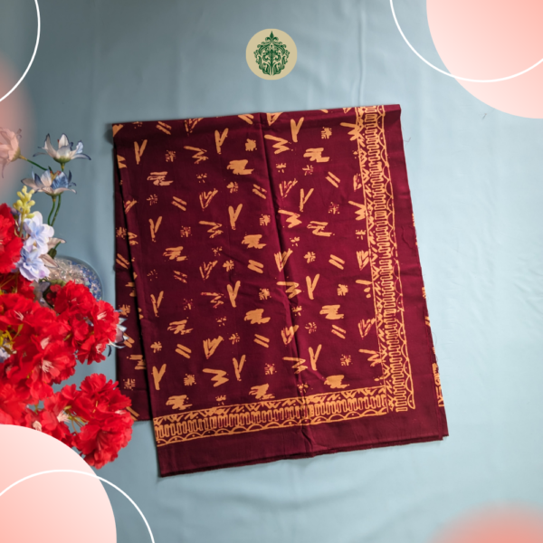 Batik Kerinci motif Bunga Asoka & aksara Incung "Itik Pulang Petang", menghadirkan nuansa klasik dan penuh makna budaya. Warna dasar marun dengan aksen kuning emas memberikan kesan elegan. Terbuat dari 100% katun berkualitas. Dapatkan di www.rumahbatiksyahla.com 🌸✨