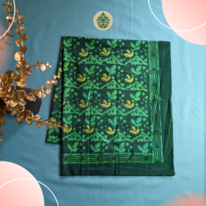 Batik Kerinci motif Gunung Kerinci & kopi, menggambarkan keindahan alam dan hasil bumi Kerinci. Warna dasar hijau dengan aksen hijau tosca & hijau kacang padi, memberikan kesan segar dan alami. Terbuat dari 100% katun berkualitas. Dapatkan di www.rumahbatiksyahla.com