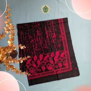 Batik Kerinci motif bercak bungo Incung, perpaduan keindahan alam dan aksara tradisional. Warna dasar dongker tua dengan aksen pink fanta memberikan kesan elegan dan unik. Terbuat dari 100% katun berkualitas. Dapatkan di www.rumahbatiksyahla.com