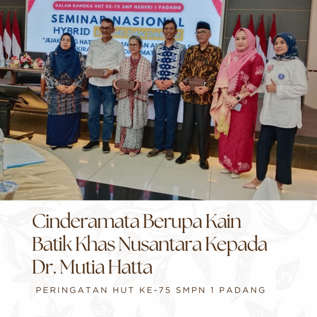 Rumah Batik Syahla menghadiahkan cinderamata berupa kain batik khas Nusantara kepada Dr. Mutia Hatta, sebagai simbol budaya, dan cara kami menyampaikan rasa terima kasih dalam bahasa wastra.