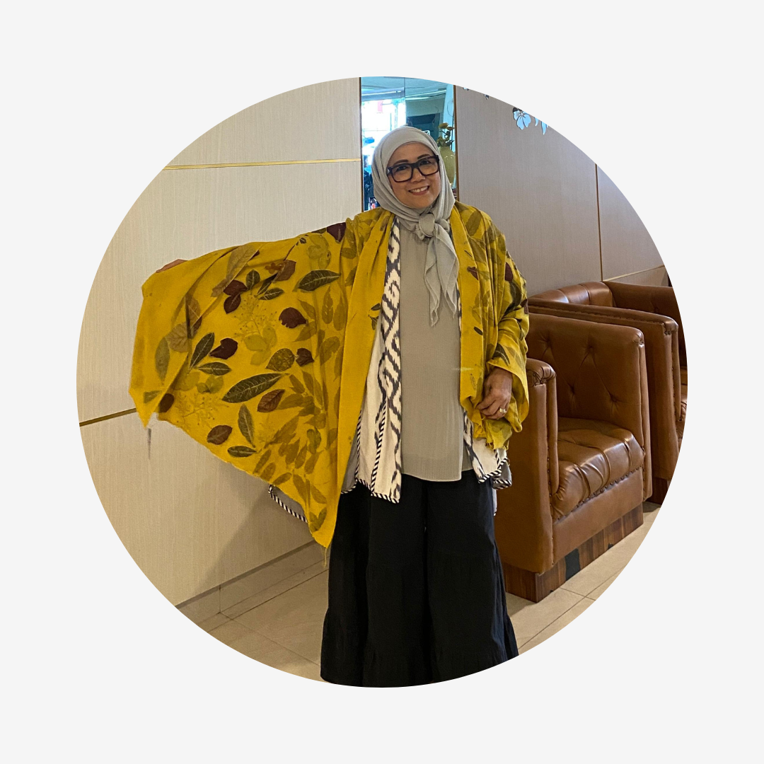 Irawati Meuraksa, MM, pelanggan rumah batik syahla